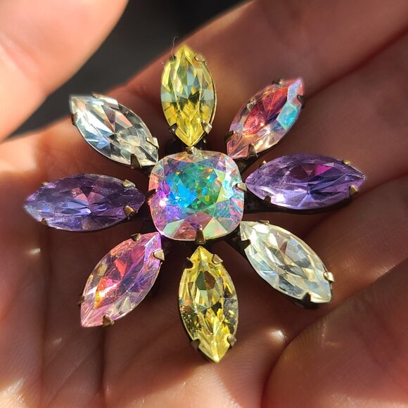 Sorrelli Pastel Multi color Rhinestone Flower Brooch Pin w AB Cushion Center - Picture 1 of 5